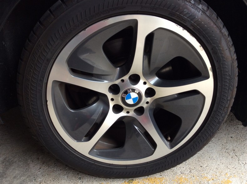 タイヤホイール前