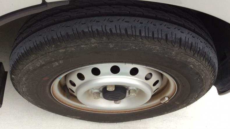 タイヤホイール前