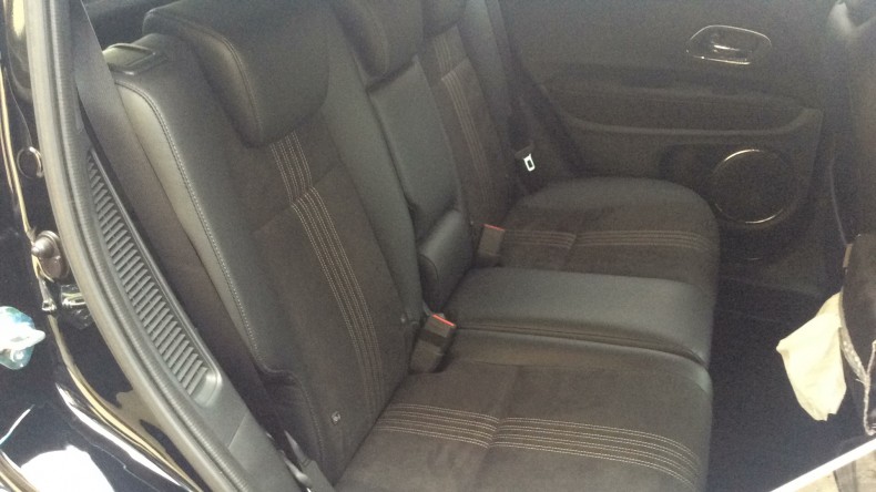 内装後方シート