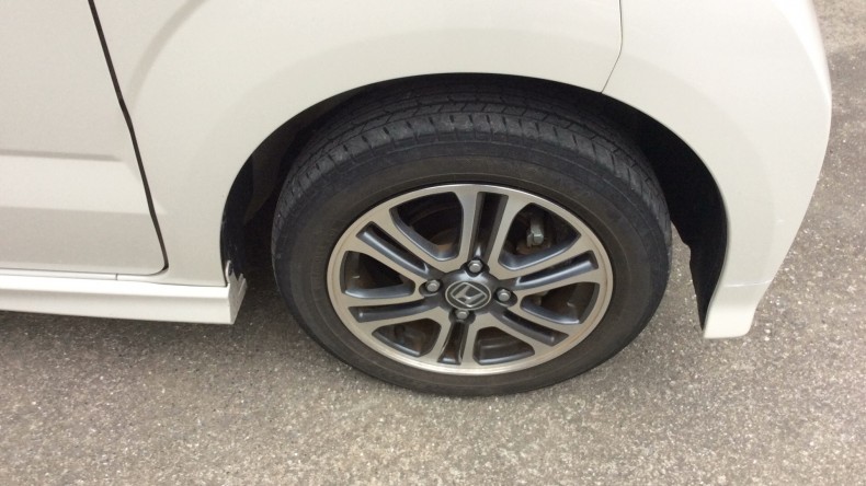 タイヤホイール前