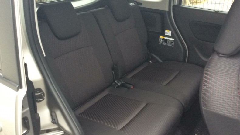 内装後方シート