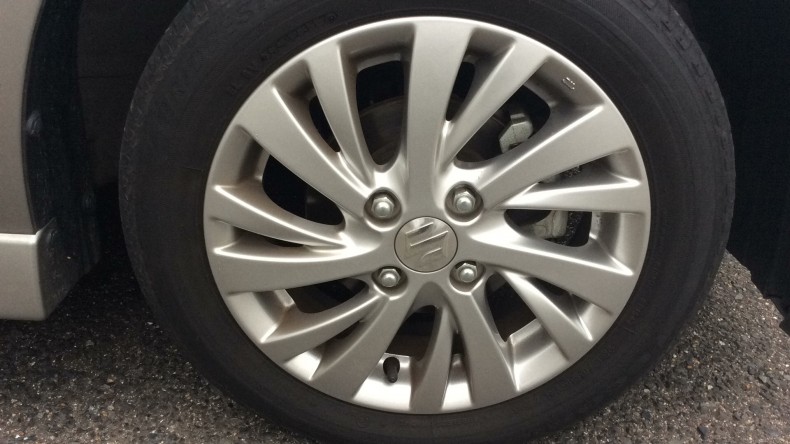 タイヤホイール前