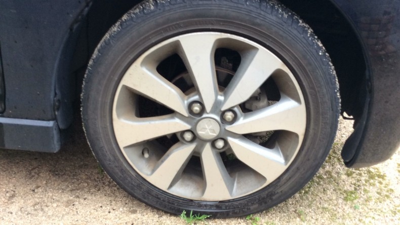 タイヤホイール前