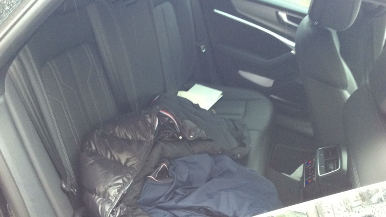 内装後方シート