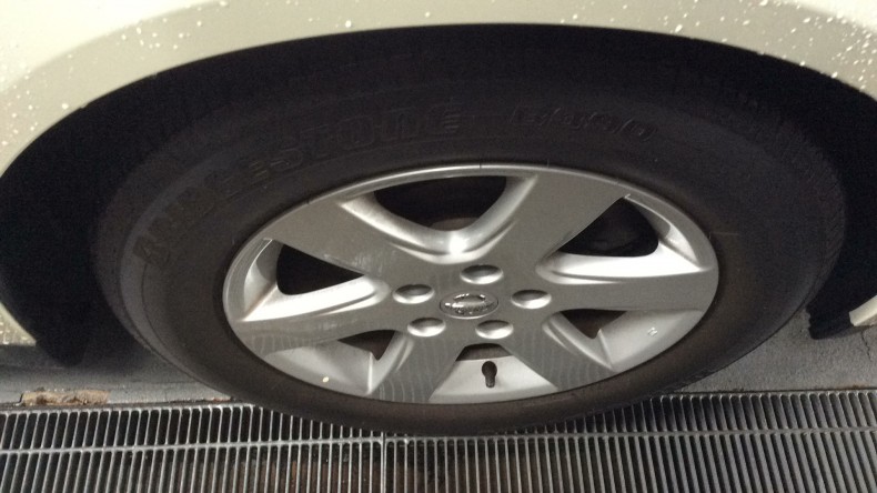 タイヤホイール前