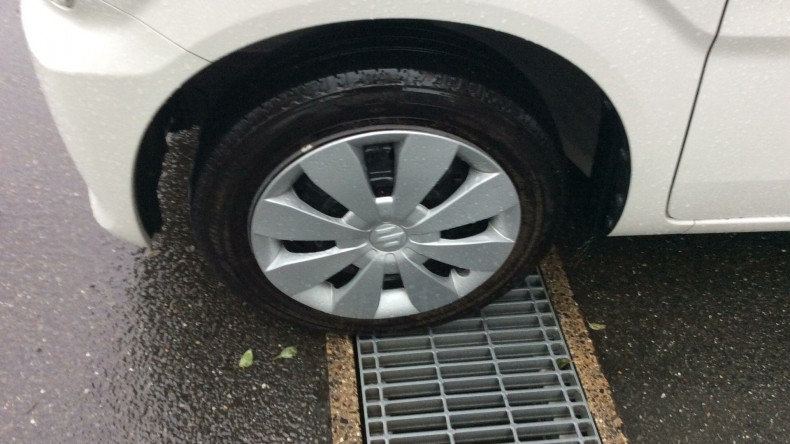 タイヤホイール前