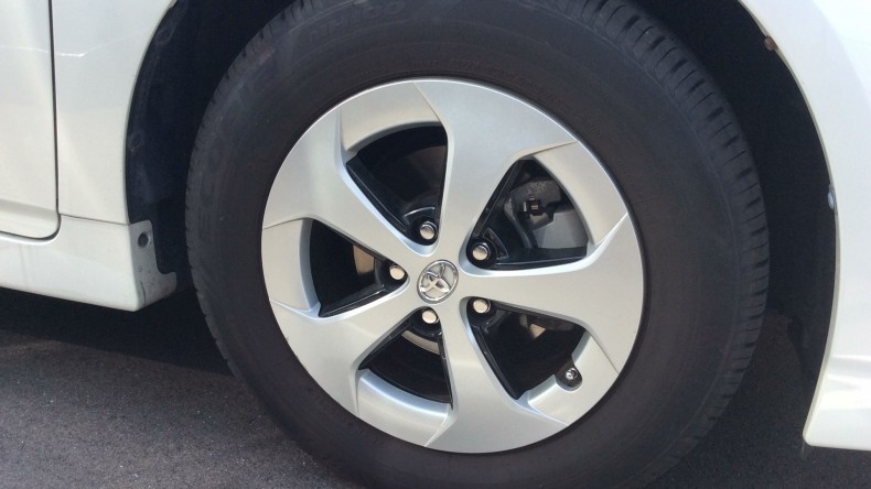 タイヤホイール前