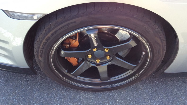 タイヤホイール前