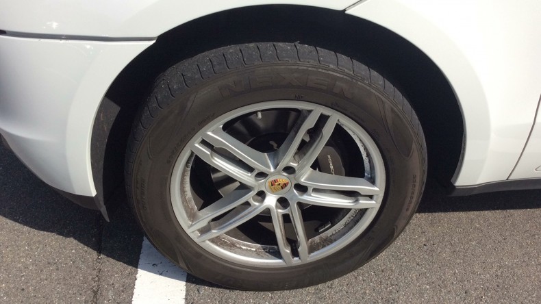 タイヤホイール前