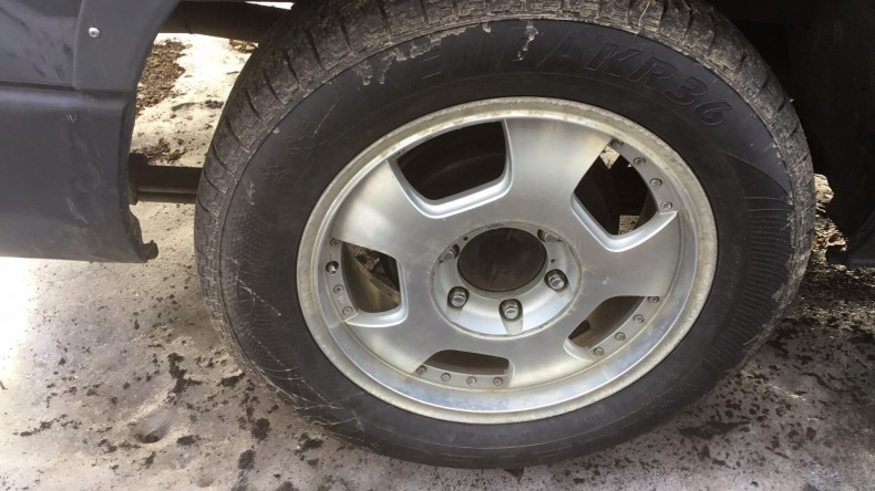 タイヤホイール前