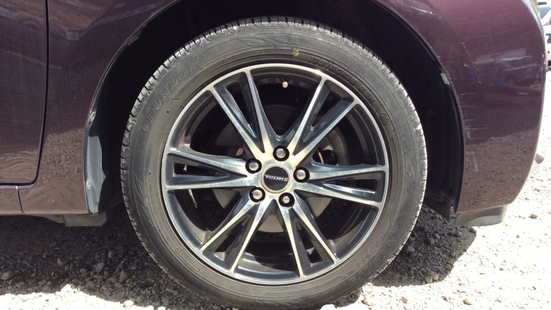 タイヤホイール前