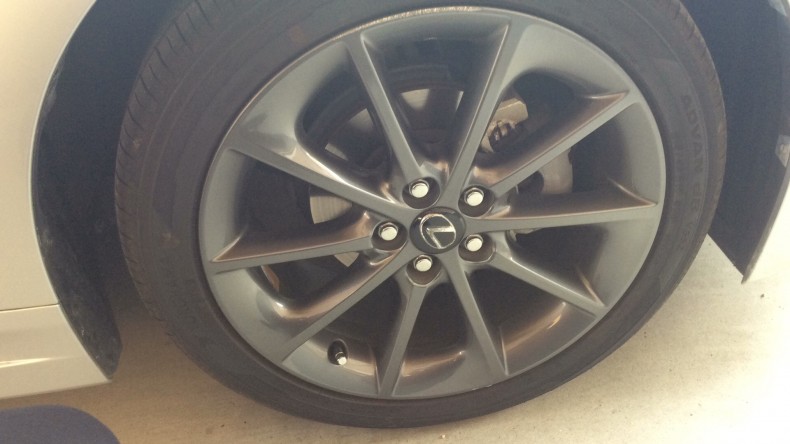 タイヤホイール前