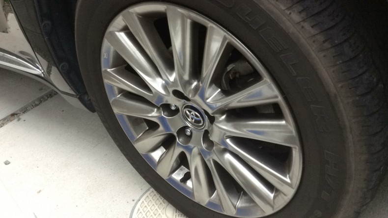 タイヤホイール前