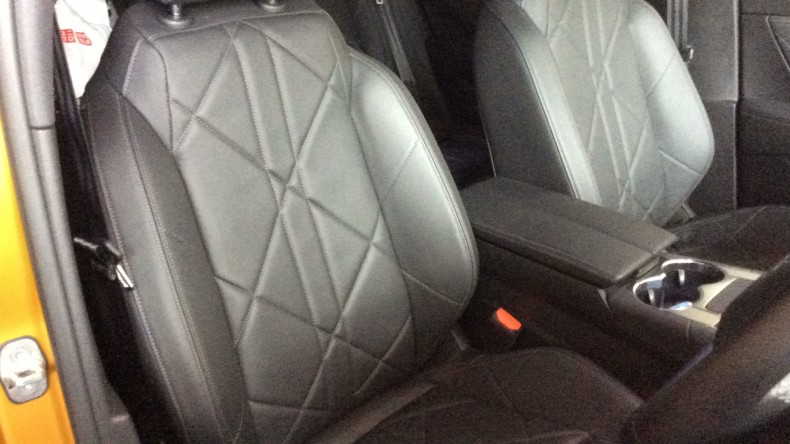 内装前方シート