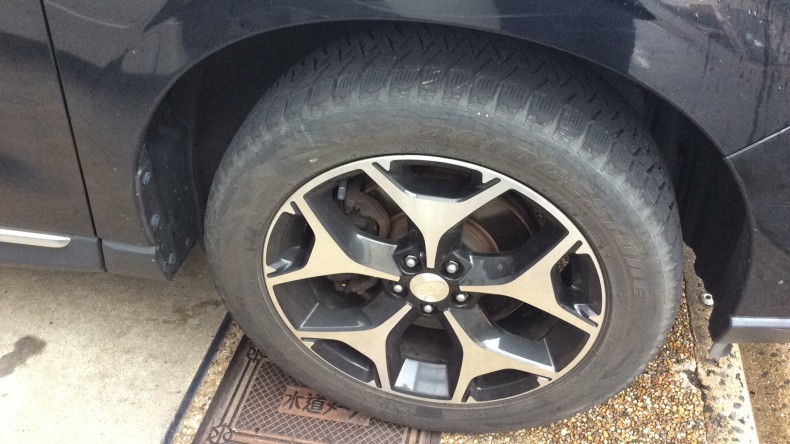 タイヤホイール前