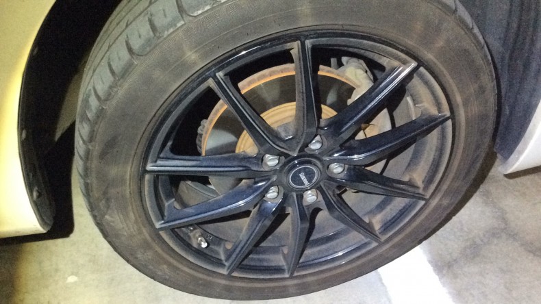 タイヤホイール前