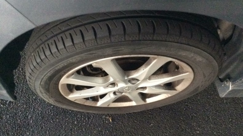 タイヤホイール前