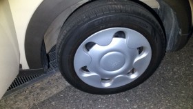 タイヤホイール前