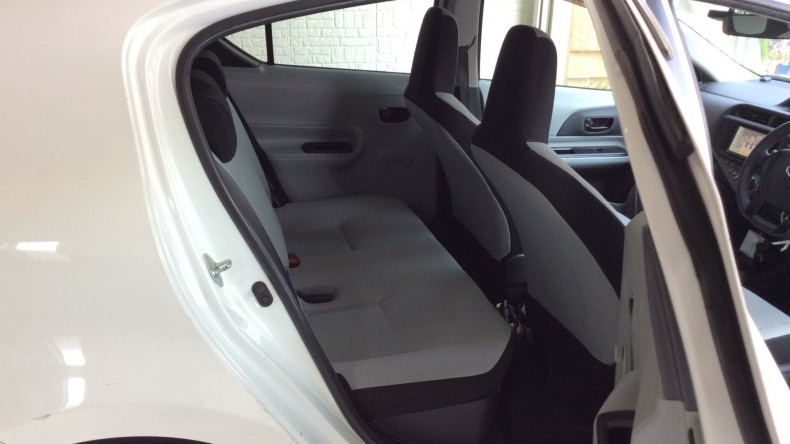 内装後方シート