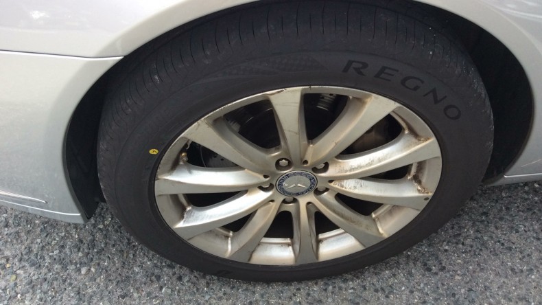 タイヤホイール前