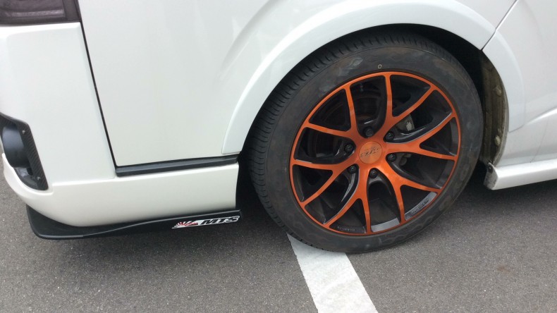 タイヤホイール前