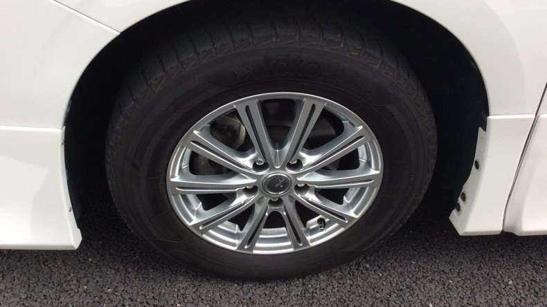 タイヤホイール前