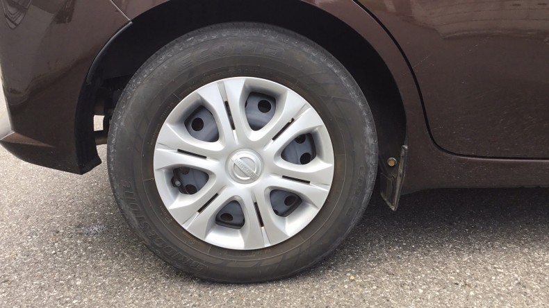 タイヤホイール前