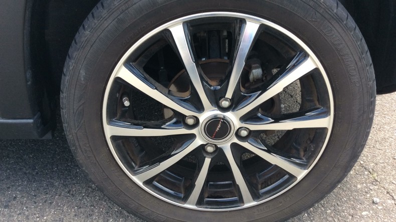 タイヤホイール前