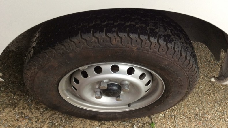 タイヤホイール前