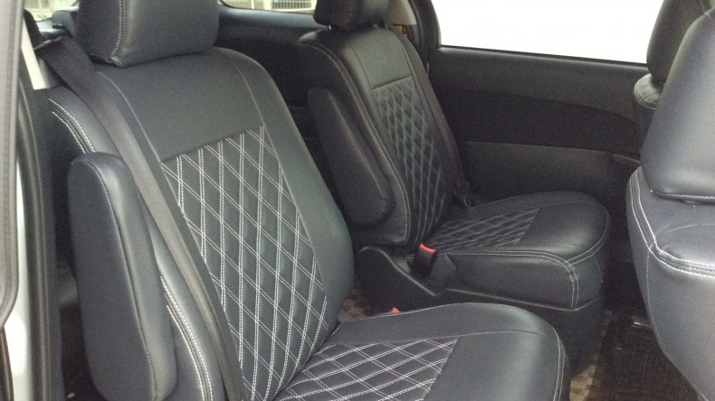 内装後方シート