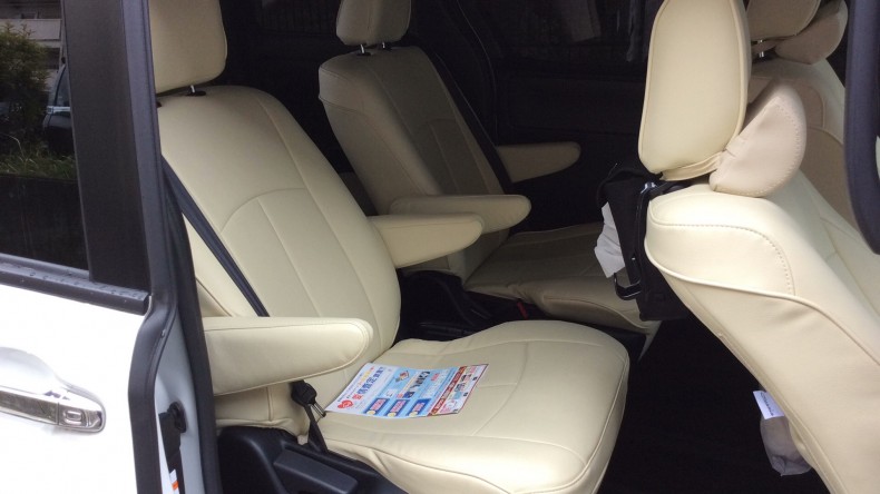 内装後方シート