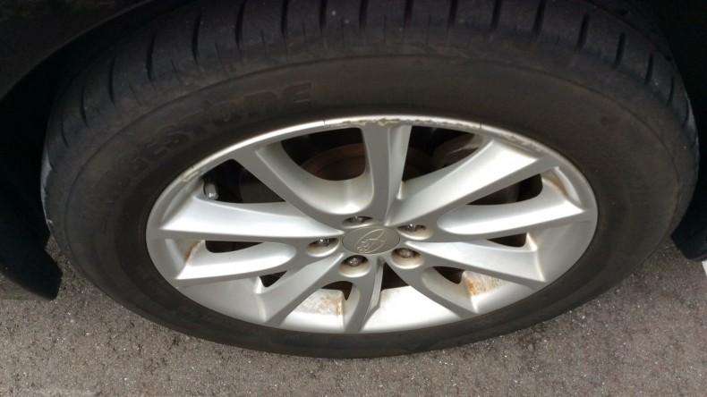 タイヤホイール前