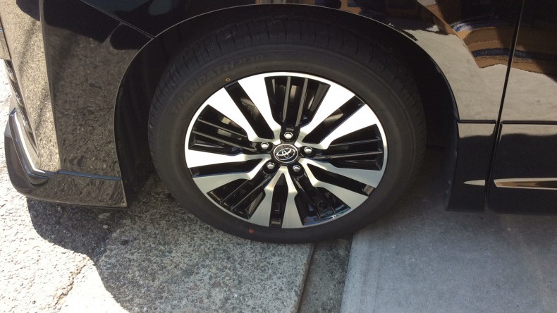 タイヤホイール前