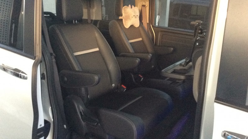 内装後方シート