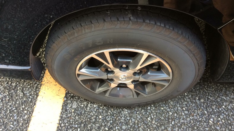 タイヤホイール前