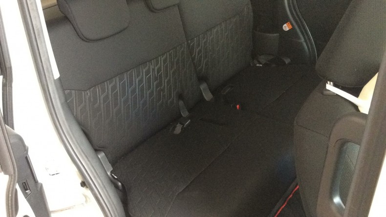 内装後方シート