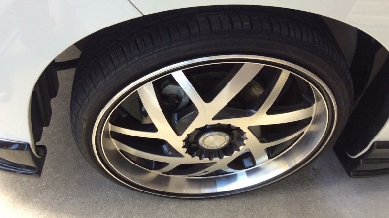 タイヤホイール前