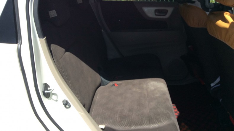 内装後方シート