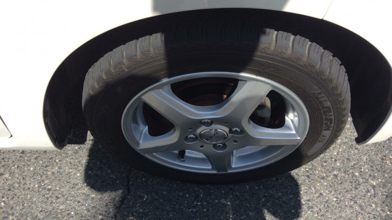 タイヤホイール前