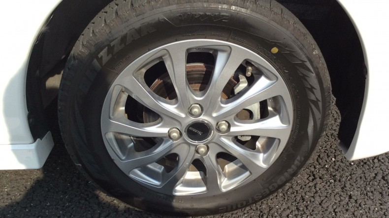 タイヤホイール前