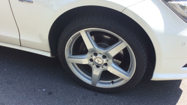 タイヤホイール前