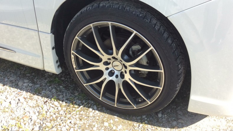 タイヤホイール前