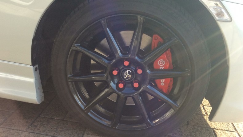 タイヤホイール前