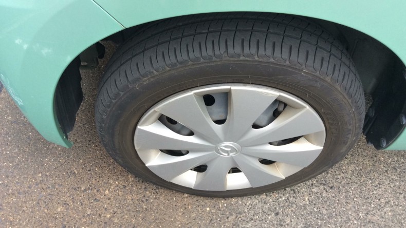 タイヤホイール前