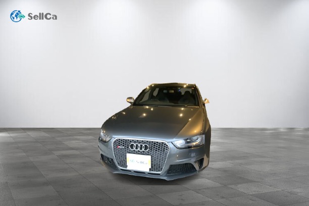 アウディ　ＲＳ４アバントの車種サムネイル画像