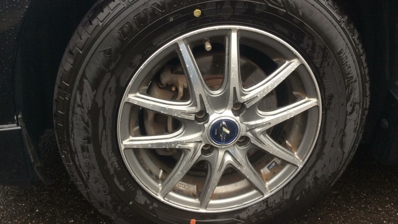 タイヤホイール前