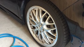 タイヤホイール前