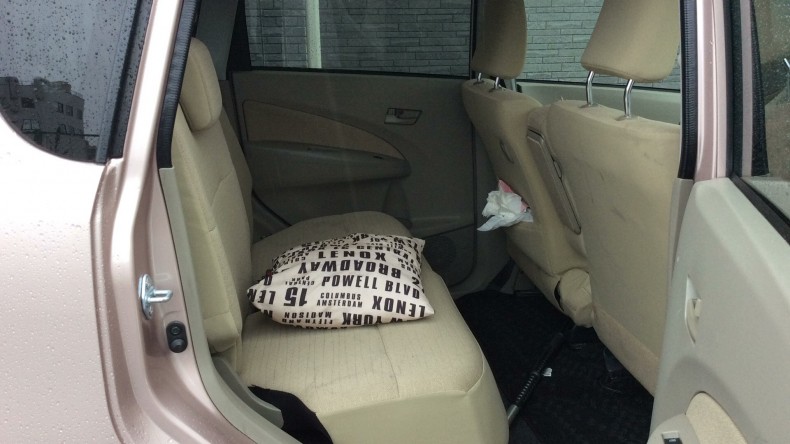 内装後方シート