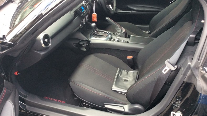 内装後方シート