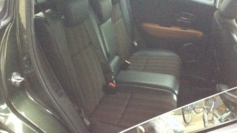 内装後方シート